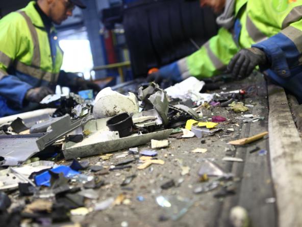 Que contiennent les Déchets d'Equipements Electriques et Electroniques (DEEE) ?